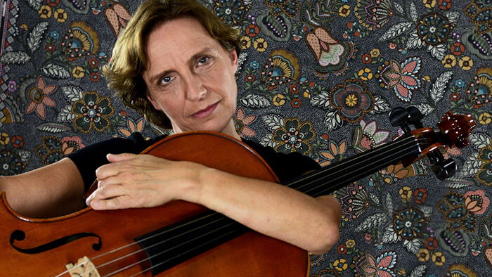 Ulrike Brand mit Cello. Foto von Paetrick Schmidt